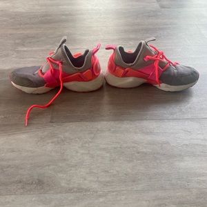 Women’s Nike Huraches! great condition!